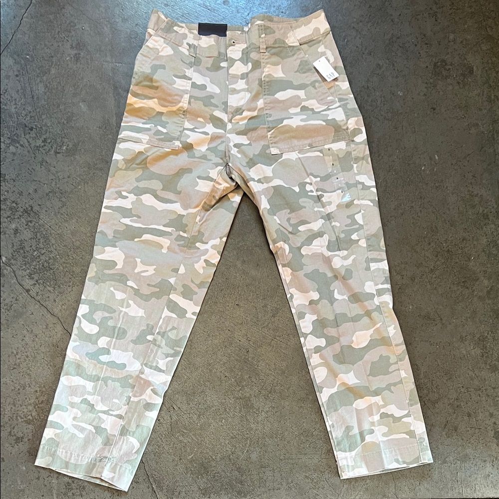 GAP Men's Camo Cargo Pants in Light Green and Tan